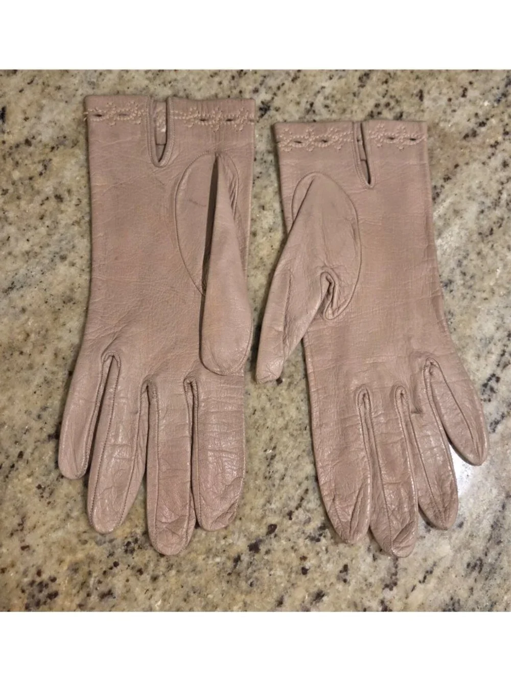 Vintage Womens Size M /7 Beige Soft Leather Gloves Eyelet Embroidered Italy